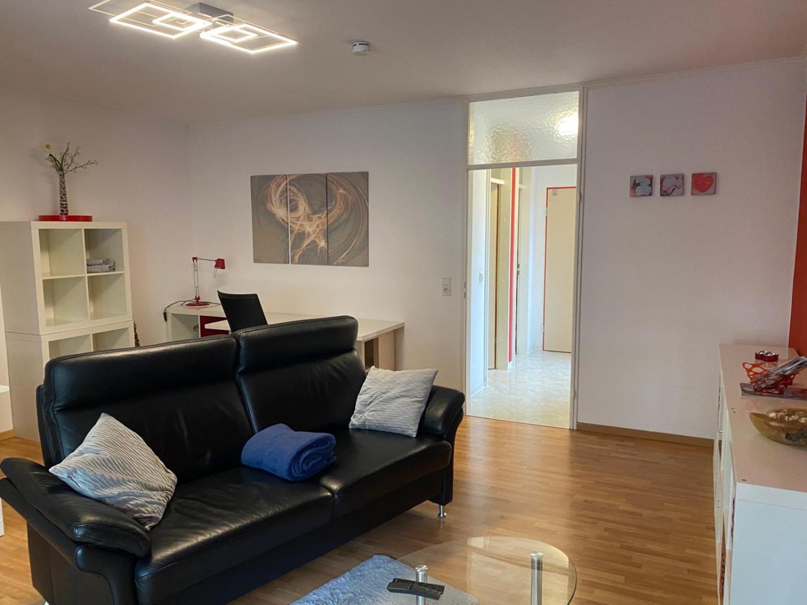 Zwei Zimmer Appartment Mit Balkon Und Stellplatz Voll Moebliert Trewir Zewnętrze zdjęcie